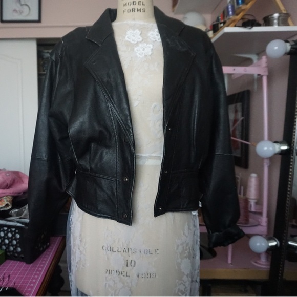 Vintage 90’s cropped leather jacket authentic leather - Picture 7 of 12